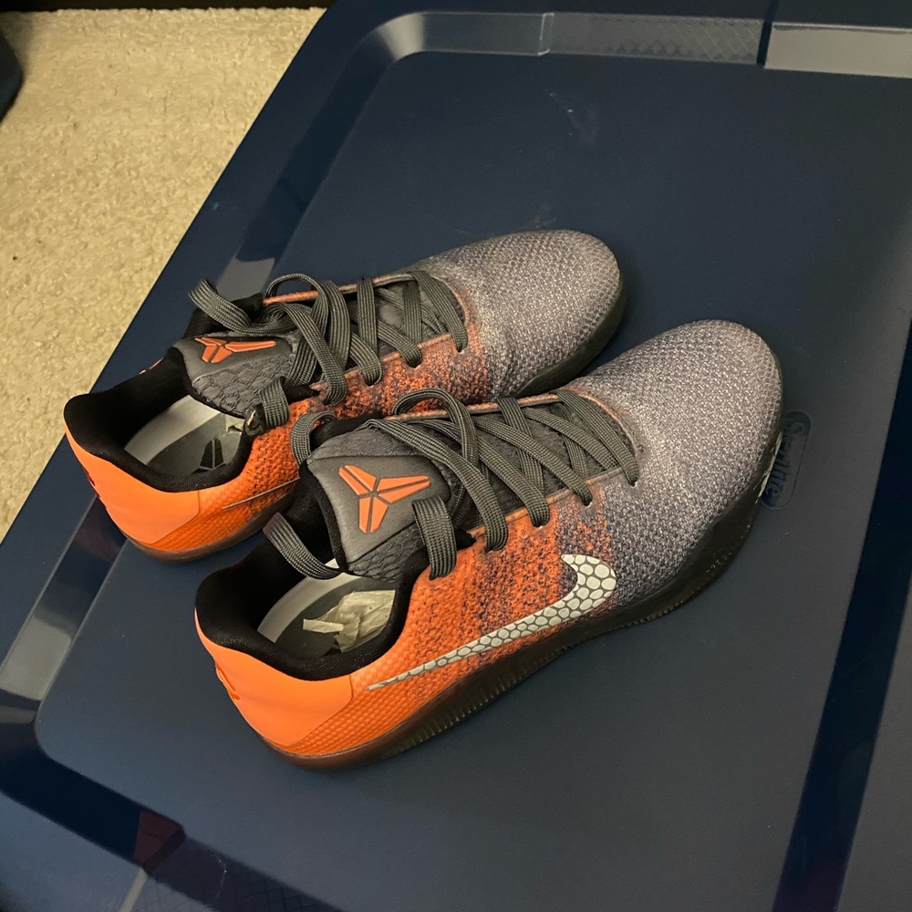 Selling shoes - Size 7Y